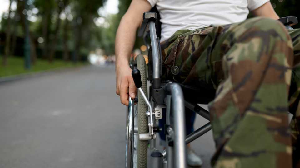 Матеріальна допомога  для українських захисників, які мають статус особи з інвалідністю внаслідок війни