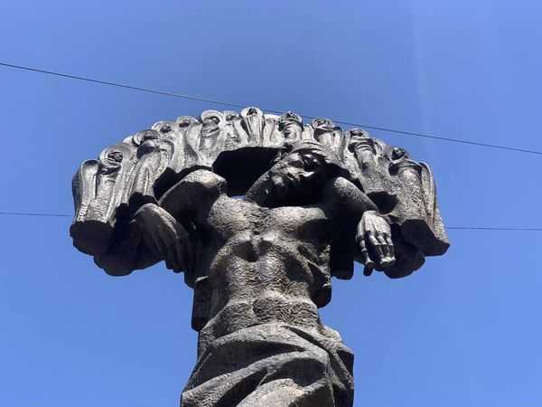 21 травня в Україні вшановували пам'ять мільйонів загублених життів, бездушно знищених радянським тоталітарним режимом