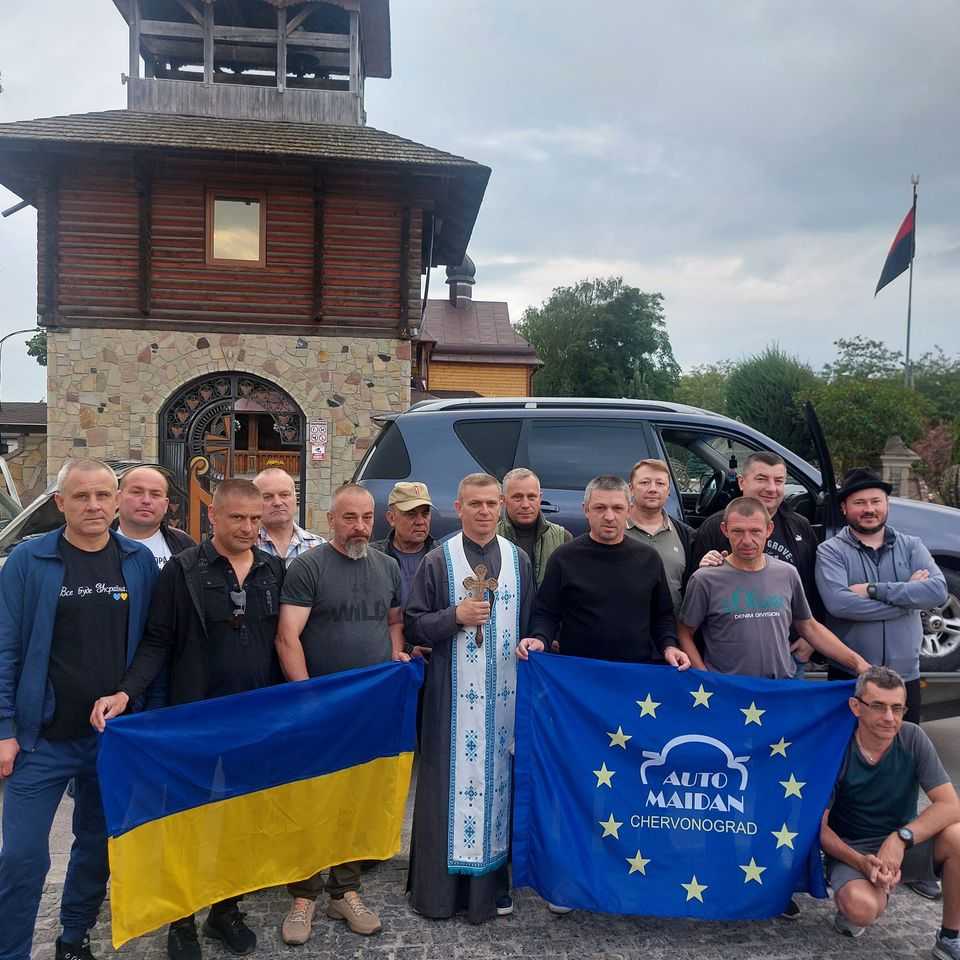 Волонтери ГО Автомайдан Червоноград вирушили у чергову поїздку до наших захисників і дякують усім, хто долучився до організації та збору гуманітарного вантажу.