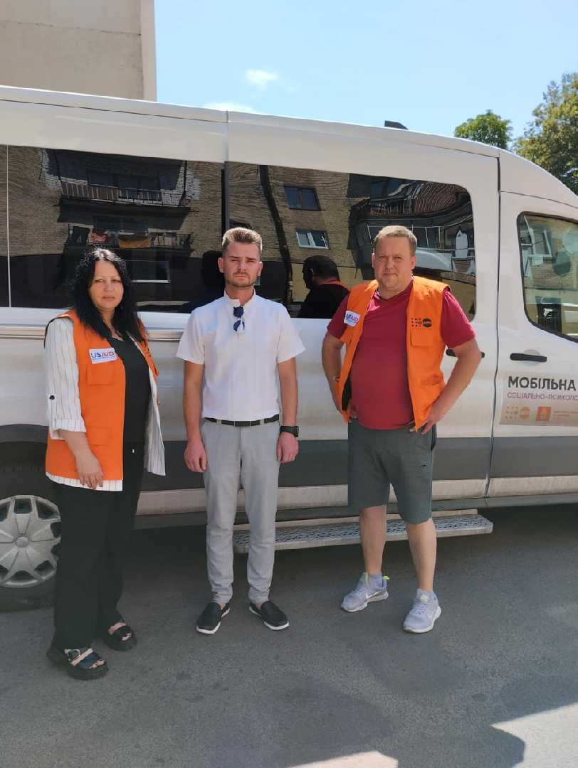 Денний центр соціально- психологічної допомоги отримав інклюзивний автомобіль для допомоги постраждалим особам