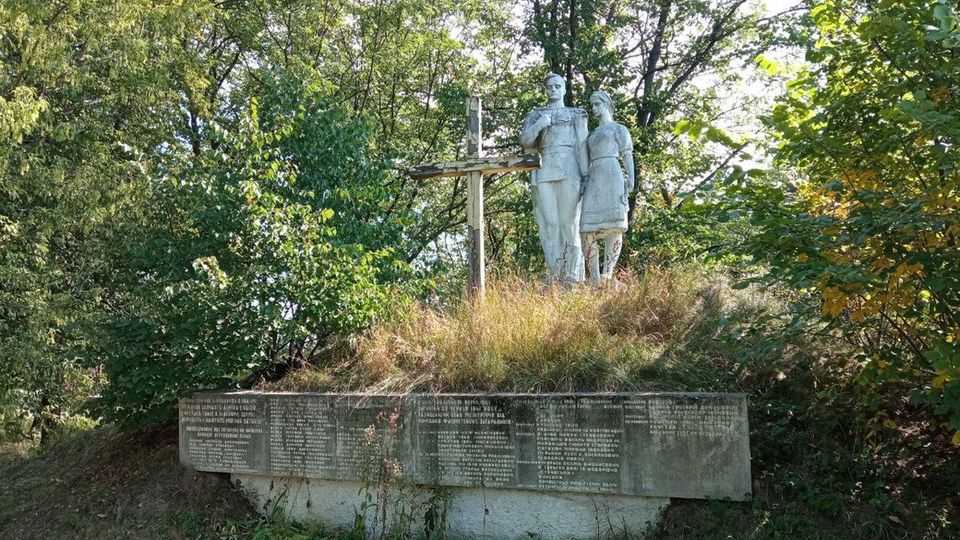 Сьогодні, 10 серпня, під час засідання сесії депутати Червоноградської міської ради проголосували за демонтаж символів комуністичного та нацистського тоталітарного режиму на території населених пунктів громади. 