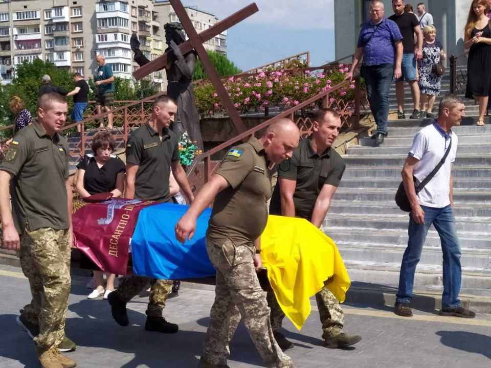 Червоноградська громада провела в останню путь своїх Героїв