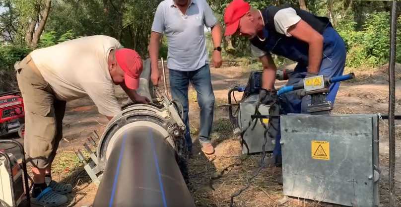 Працівники «Червоноградводоканалу» продовжують замінювати мережі у громаді