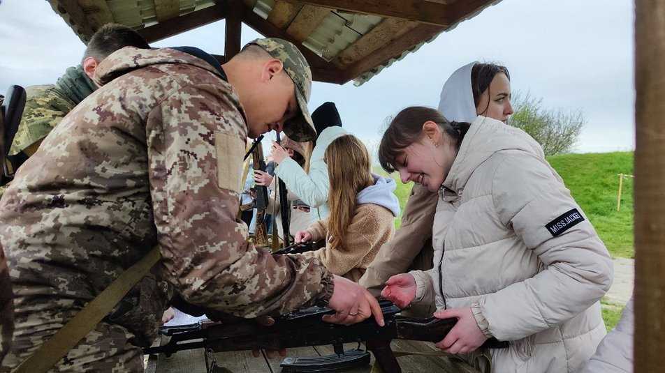 Активісти «Правої молоді» організовують вишкіл у Червонограді