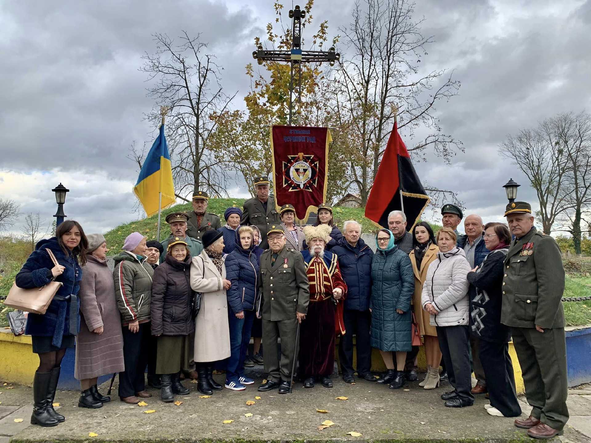 Під синьо-жовтим прапором свободи...  Пам'ятаємо подвиг Героїв Листопадового чину