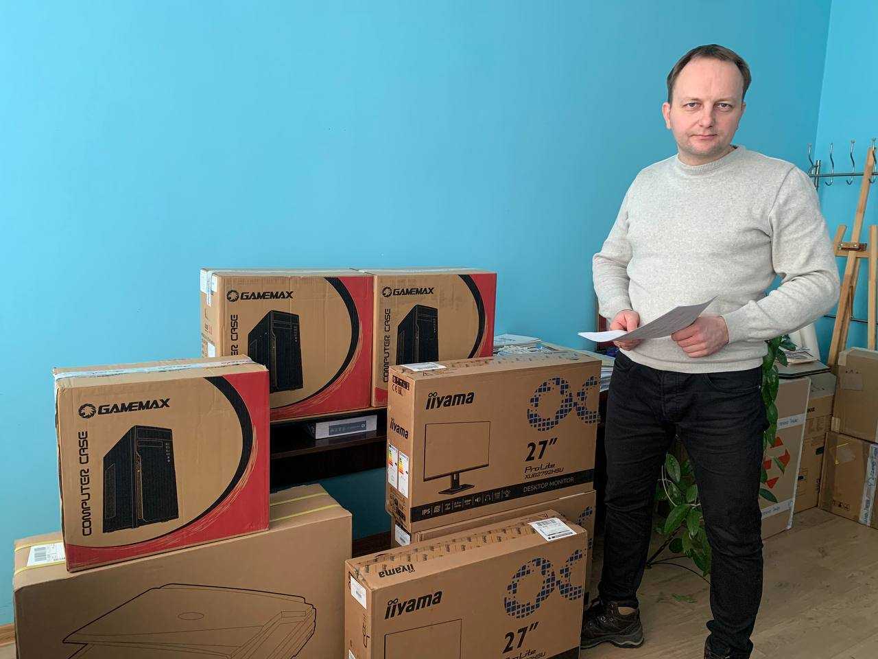 Червоноградська міська рада отримала сервери, комп'ютери та інше обладнання для електронної приймальні