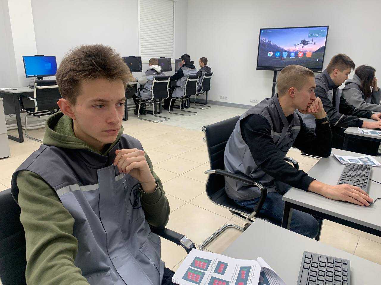 У Вищому професійному училищі №11 відкрили новий навчально-практичний центр оператора цивільних безпілотників.