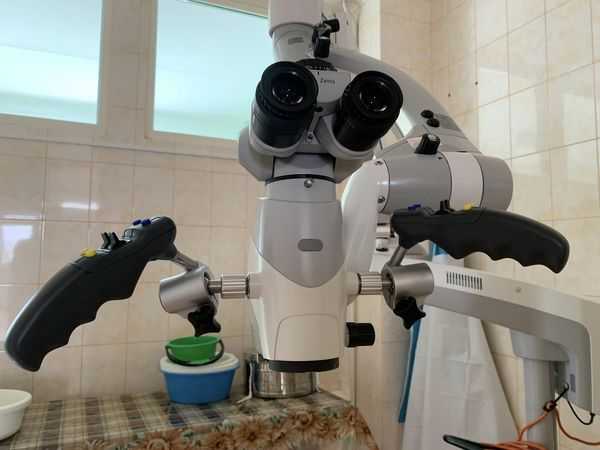 Українська діаспора в Ірландії передала Червоноградській міській лікарні інтраопераційний мікроскоп із двома оглядовими лінзами