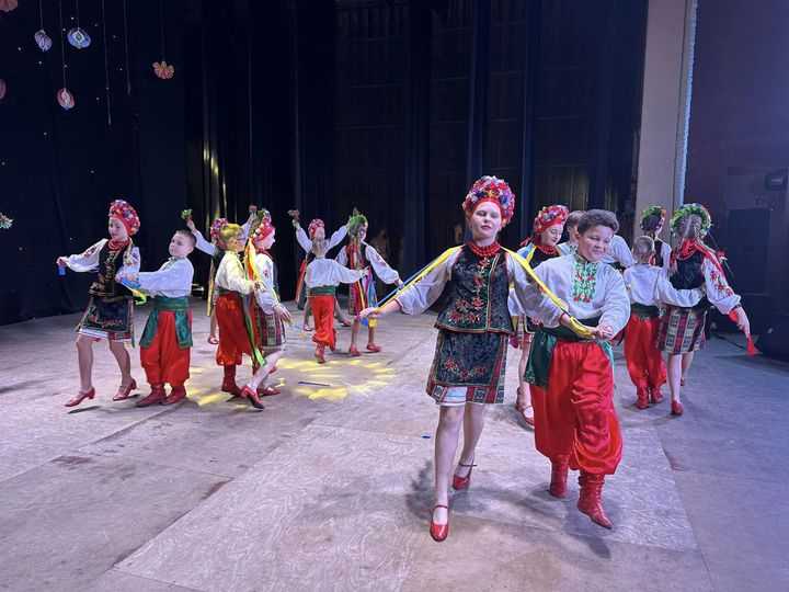 Творчі колективи народного дому провели благодійний звітний концерт