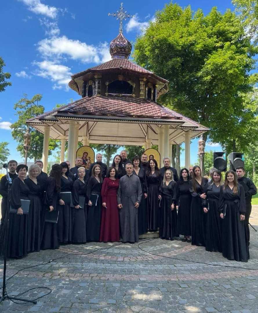 Під час благодійного концерту Народного камерного хору «Кристинопіль» зібрали 11 000 гривень для наших захисників.