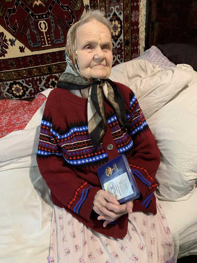 Євдокії Сарчук вручили відзнаку «Почесний громадянин Червоноградської міської територіальної громади»