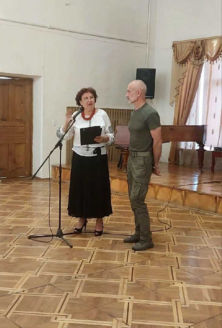 18 серпня у Музеї історії релігії (Палаці Потоцьких) івано-франківський художник Андрій Єфіменко презентував виставку своїх робіт під назвою «Захід-Схід»