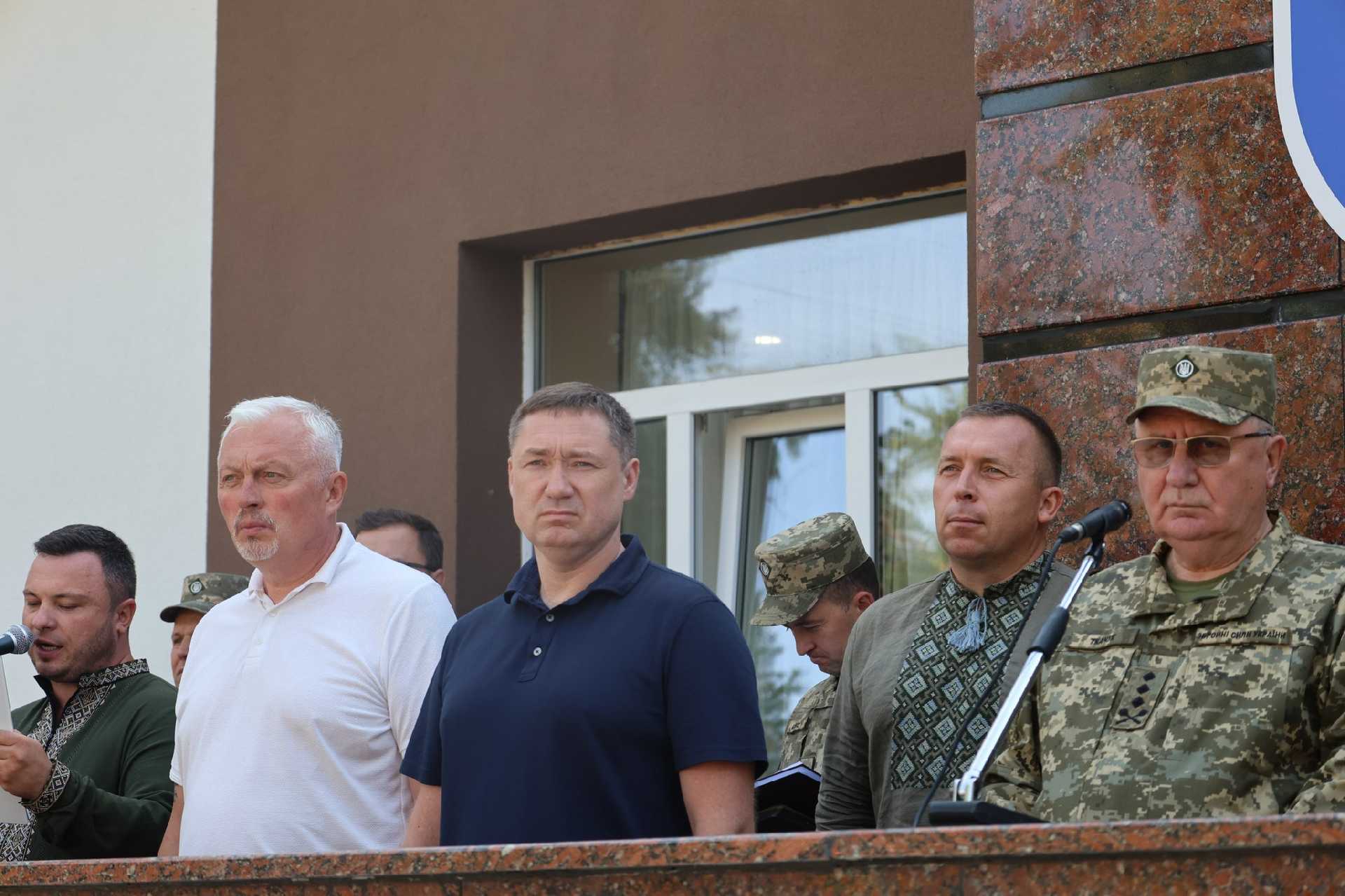 Голова Львівської ОВА Максим Козицький відкрив мурал на фасаді Військового ліцею НАСВ імені гетьмана Петра Сагайдачного у Червонограді