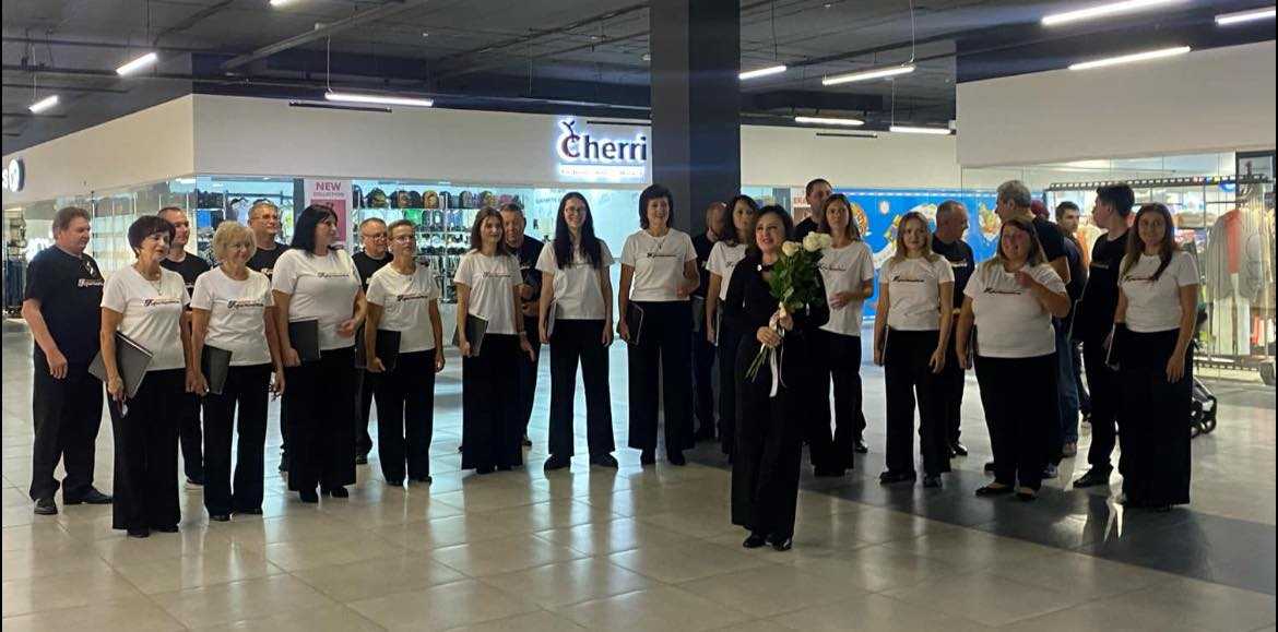 Під час благодійного концерту Народного камерного хору «Кристинопіль» зібрали 10 300 гривень для наших захисників