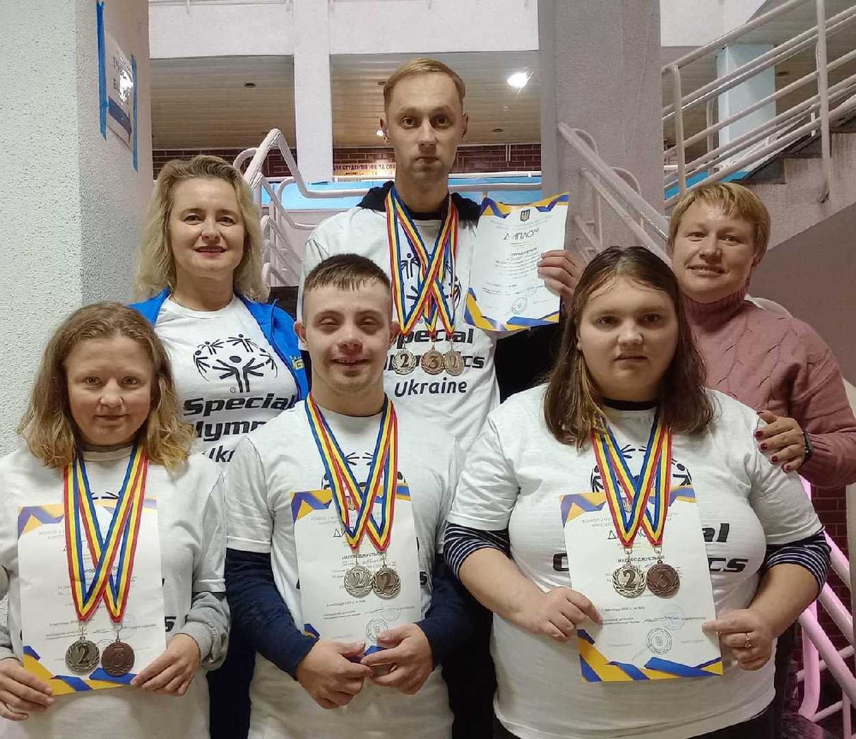 Наші спортсмени гідно представили громаду на змаганнях з плавання Спеціальної Олімпіади України