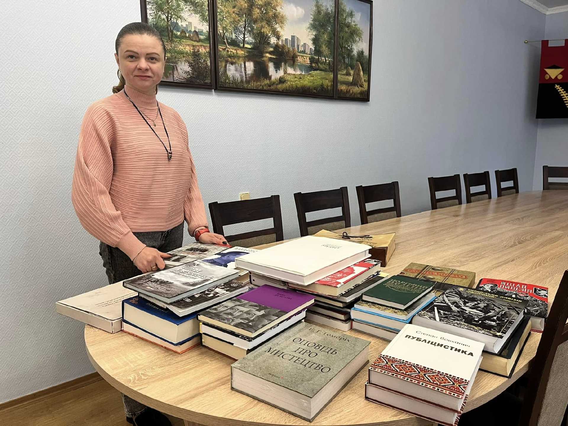 Червоноградська публічна бібліотека поповнилась цікавими виданнями