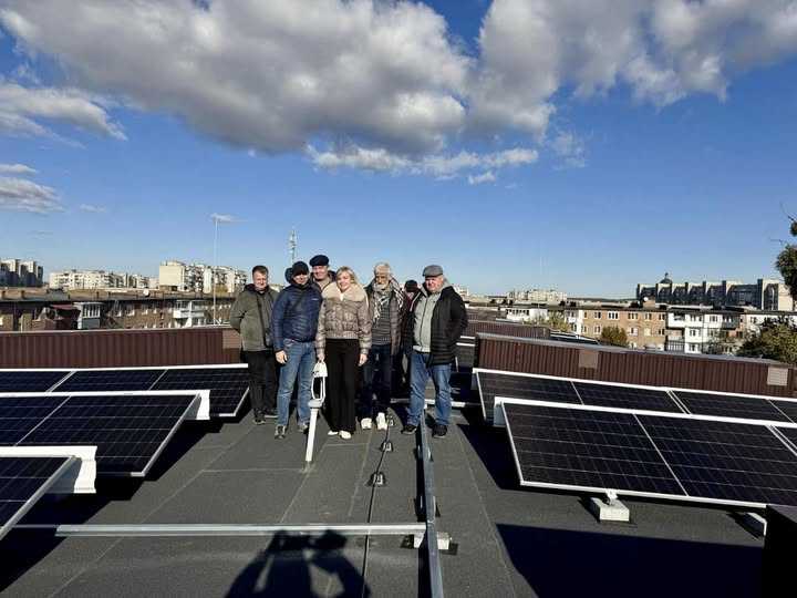 Сонячна електростанція на даху гуртожитка коледжу