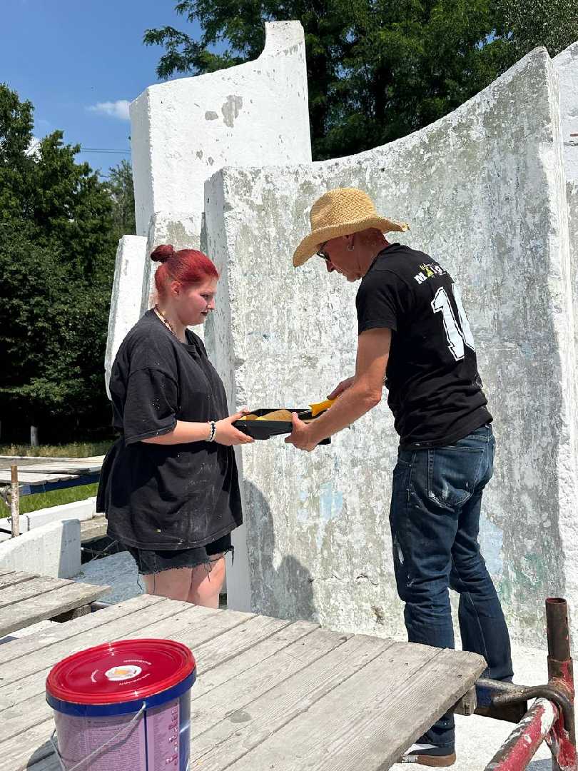 У Шептицькому створюють нові мурали та розмальовують фонтан!