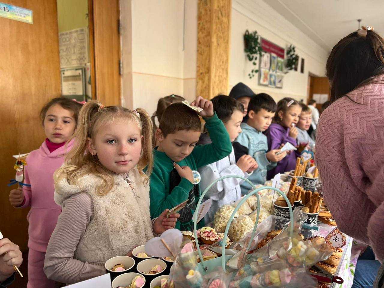 Учні Гімназії №1 зібрали 33 585 грн на благодійному ярмарку