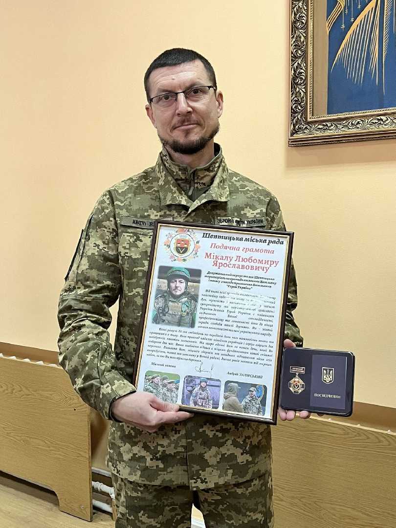 Звання «Почесний громадянин Червоноградської міської територіальної громади» під час засідання сесії міської ради присвоїли нашому Захиснику та Герою України Любомиру Мікалу