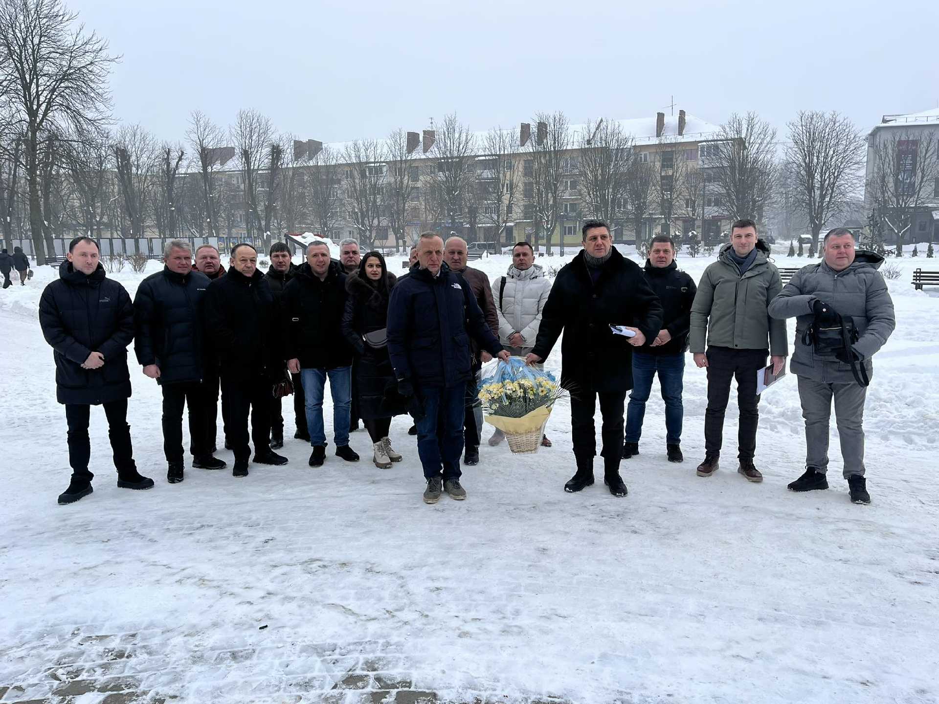 Покладанням квітів до меморіального комплексу «Борцям за волю України» депутати вшанували День соборності України.