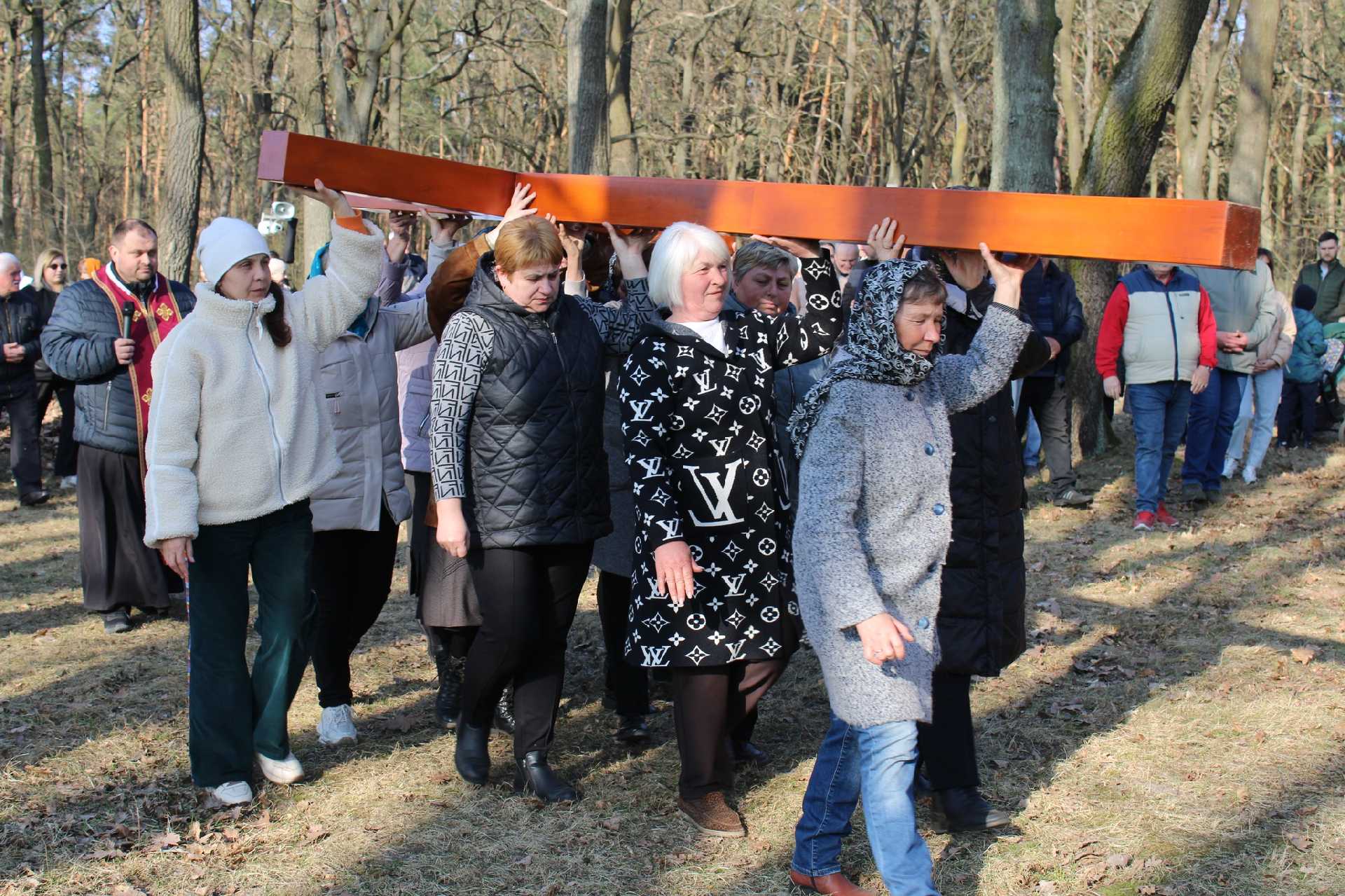 Мешканці села Бендюга пройшли Хресною ходою 