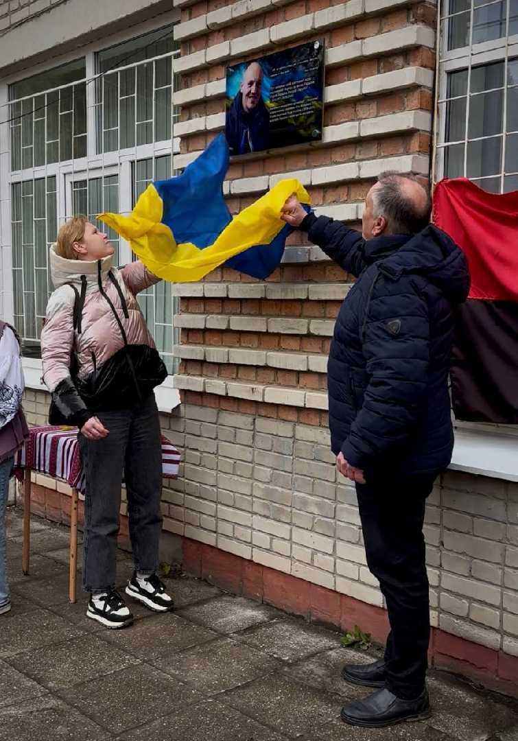 У Гімназії №8 відкрили пам’ятну табличку Андрію Парубію