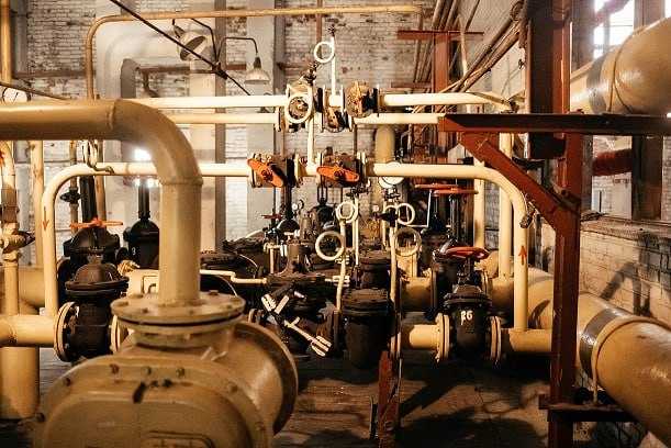 У Шептицькому тривають випробування тепломереж та ремонт поривів