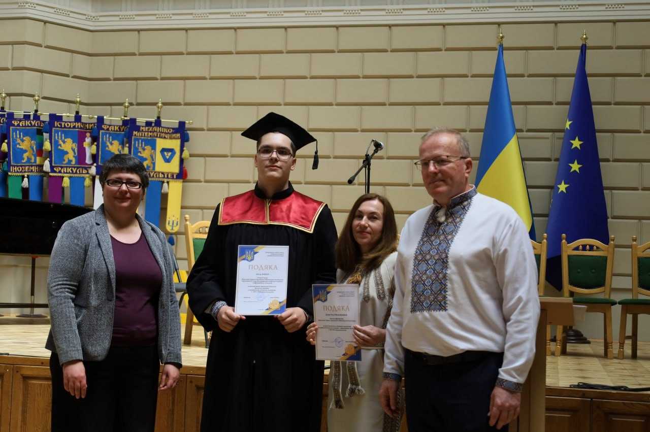 Нагородили переможців і призерів Всеукраїнських учнівських олімпіад та Всеукраїнського конкурсу-захисту науково-дослідницьких робіт МАН.