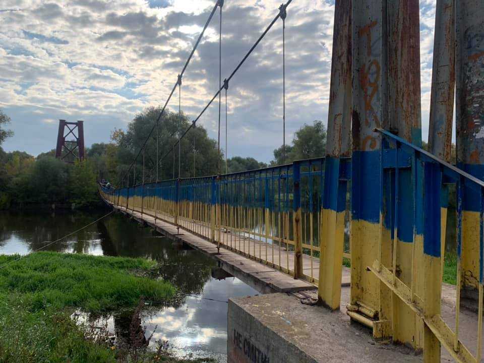 Комунальникм ліквідували пошкодження підвісного мосту