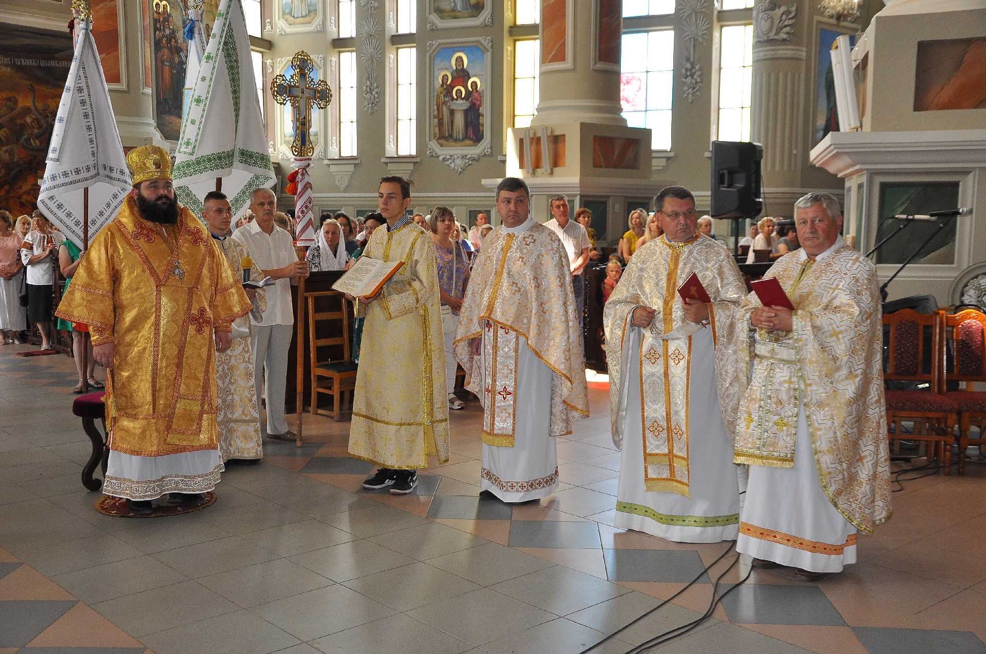 День міста червоноградці відзначили з надією на Бога і перемогу України