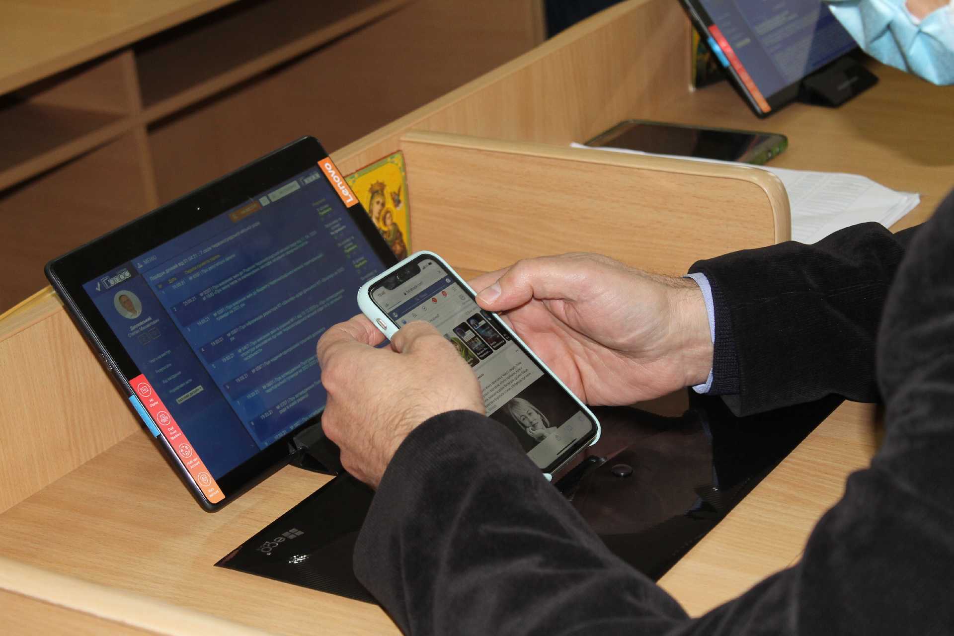 Які рішення прийняли депутати на черговому засіданні сесії?