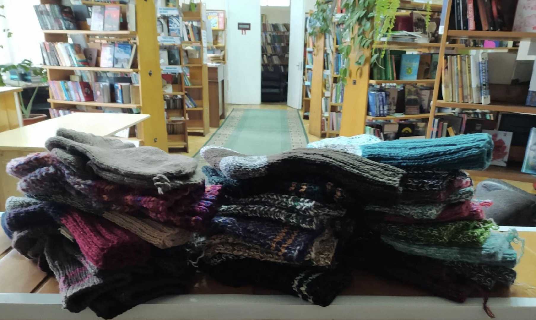               Їх руки зігрівають наших захисників на передовій.