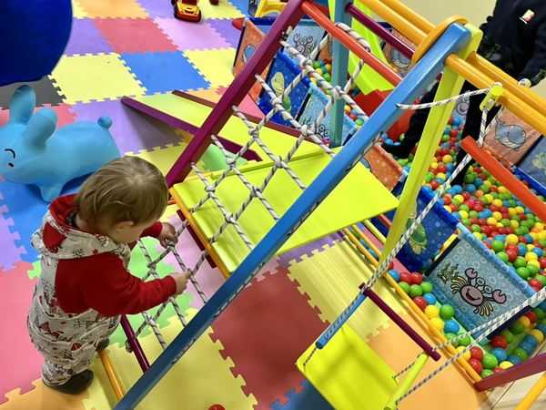 Новий рік розпочався з подарунків.