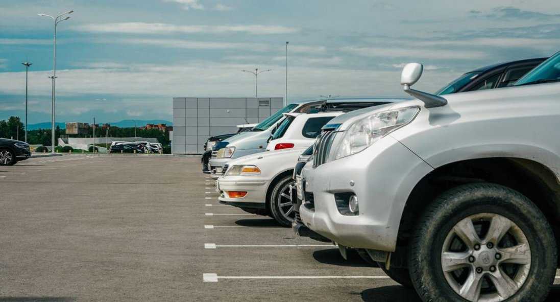 Хочете облаштувати біля будинку гостьову стоянку для власного авто? Тримайте алгоритм дій