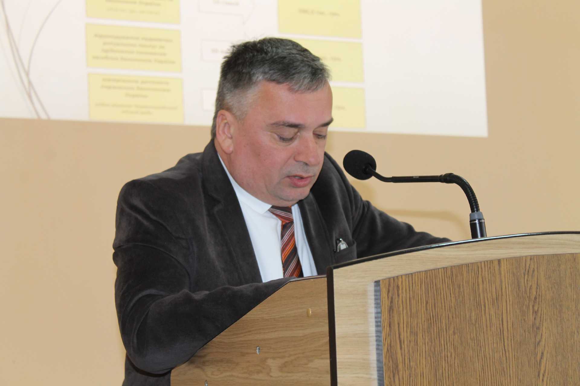 Під час сесії відзвітував заступник міського голови Володимир Коваль