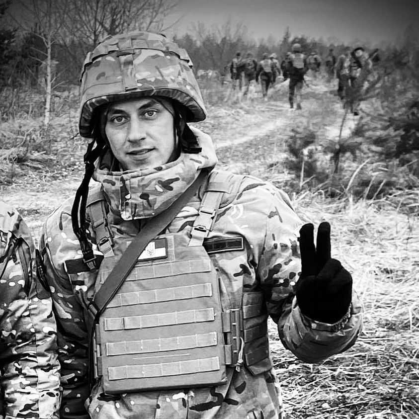 Схилімо голови за загиблим Героєм