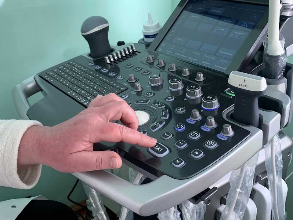 Соснівська міська лікарня отримала сучасний апарат ультразвукового обстеження ECUBE 8 виробництва Кореї, який придбано за кошти міського бюджету.