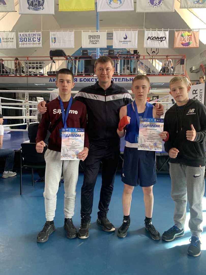 Юні червоноградські боксери вибороли повний комплект нагород на змаганнях. які проходили у Львові.