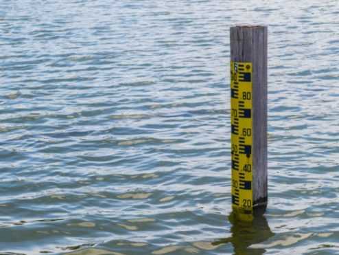 Рівень води у річках нашого водного басейну поступово знижується. 