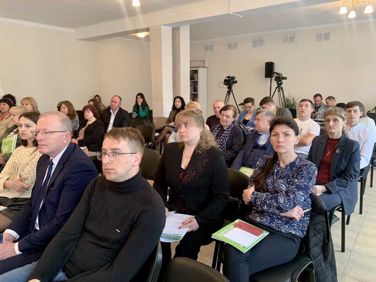 У Червоноградському професійному гірничо-будівельному ліцеї планують облаштувати навчально-практичний центр відновлювальної енергетики, а у ВПУ №11 – відкрити нову спеціальність із управління дронами.